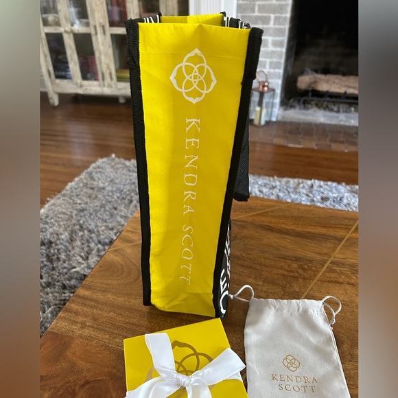 Kendra Scott Reusable Gift Bag, Box and Jewelry Pouch Set - HOST PICK X 4 - Picture 4 of 10